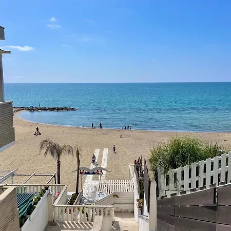 T-village Surf House - Sul Mare * アンツィオ